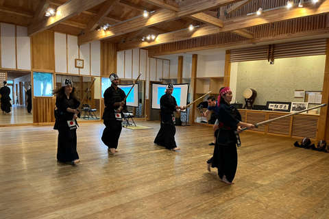 Tokyo: Japanese Kendo Experience with High-Ranked Instructor Let's experience kendo, a traditional Japanese martial art!