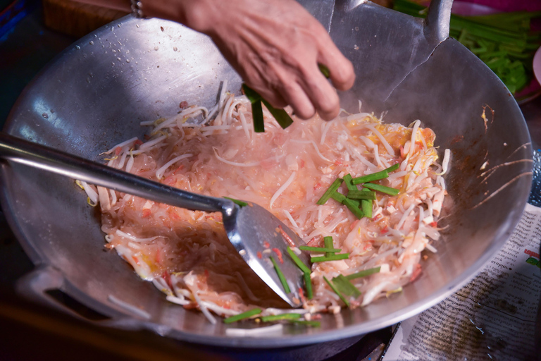 Ayutthaya : Street Food Tour with Hotel Pickup and Guide