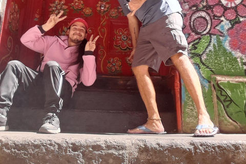 Valparaíso: LGBTour con corsa in funicolareValparaíso: tour LGBT con funicolare