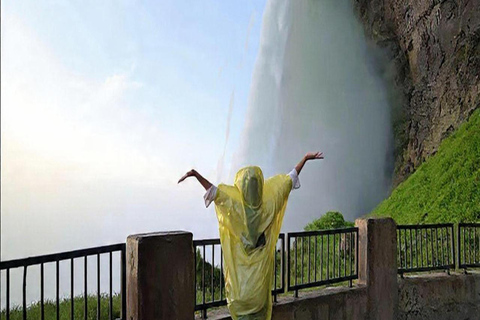 Niagara Falls: Bundle - Journey Behind the Falls and Boat