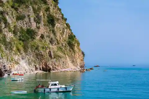 Budva: Bootstour nach Sveti Stefan und zu versteckten Stränden