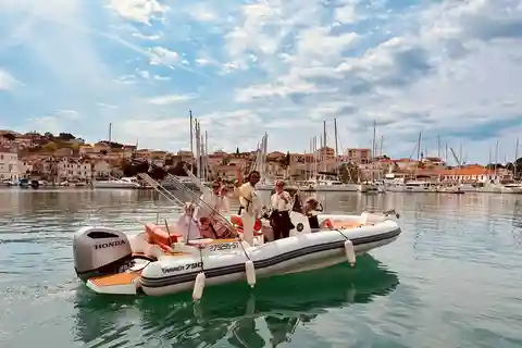Split: Privat tur med blå lagune, 3 øer og vinsmagning