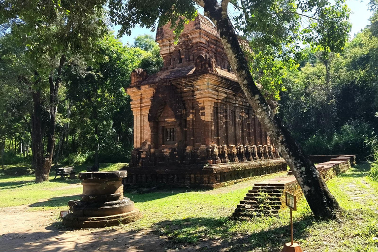Santuario di My Son e tour a piedi di Hoi AnPickup+ritorno a Hoi An Santuario di My Son e tour a piedi di Hoi An