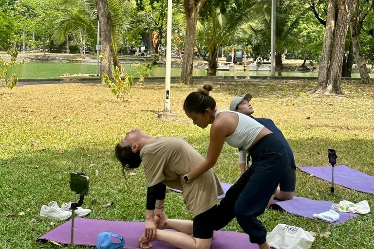 Bangkok: Ochtendyoga voor alle niveaus in Lumphini ParkBangkok: Yoga voor alle niveaus in het Lumphini Park