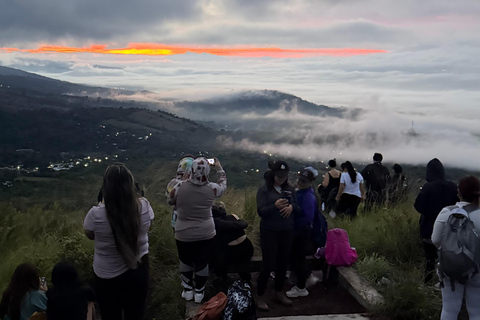 Santa Ana: wędrówka po wulkanie San Marcelino z lokalnym przewodnikiem.