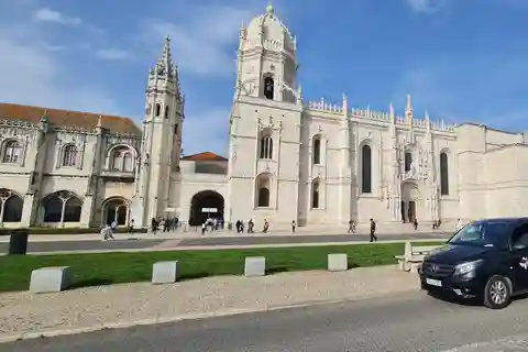Transfer: To/From Airport to where you want in Lisbon