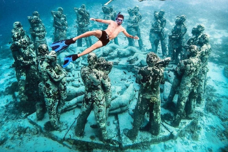 Gili Air : Snorkelen zwemmen met schildpad &amp; standbeeld