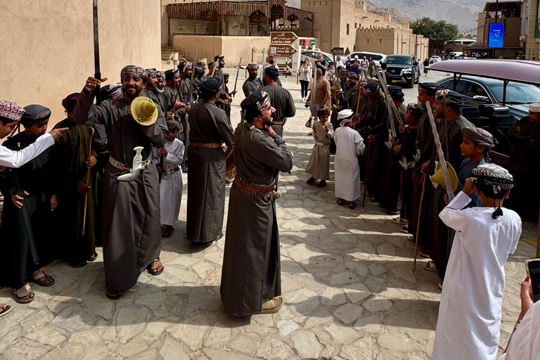 Nizwa, Al Hamra & Misfat Al Abriyeen: Guided tour in German.
