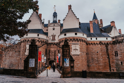 Nantes Monumental Sightseeing Tour with licensed tour guide