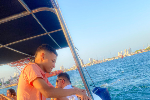 Cartagena: Tour por la bahía en barco deportivo