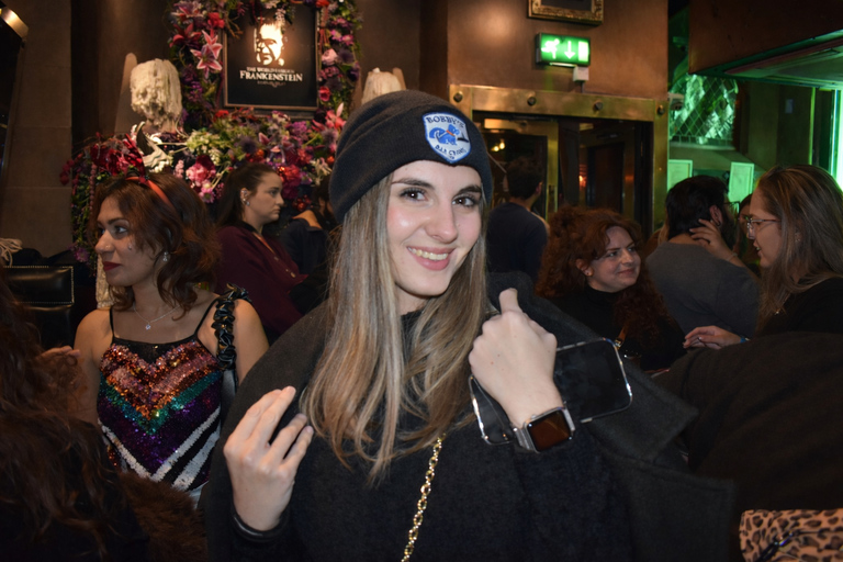 Edinburgh: Bar Crawl with Shots, Nightclub and Live music