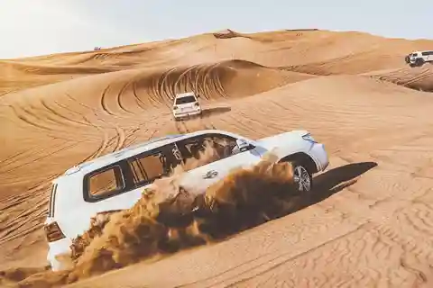 Doha: Safari, giro in cammello, sandboarding e tour del mare interno