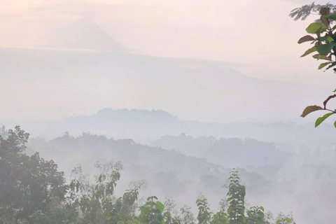 Yogyakarta: Borobudur Temple & Setumbu Hill Sunrise Tour