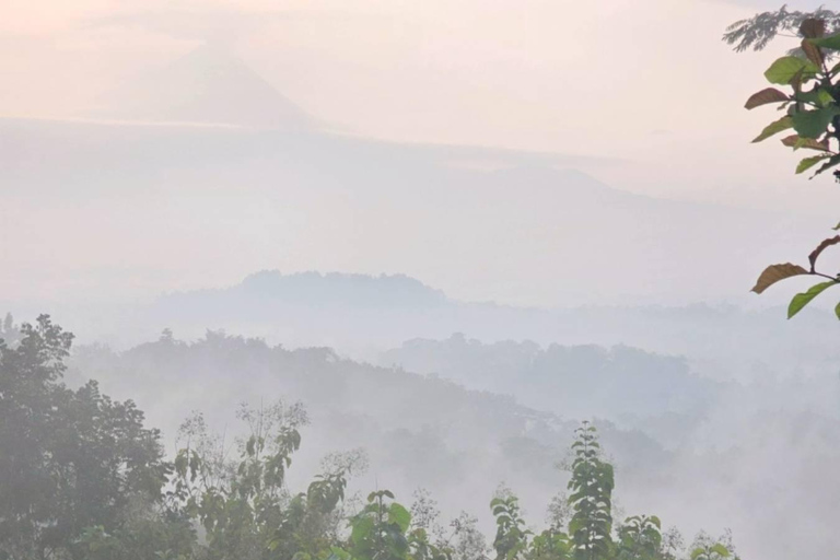 Yogyakarta: Borobudur Temple & Setumbu Hill Sunrise Tour
