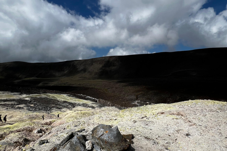 Isabela Island: Guided tour of the Sulfur Mines and unique volcanic landscapes Isabela Island: Guided Tour of the Rio Tinto Mines and Unique Volcanic Landscapes