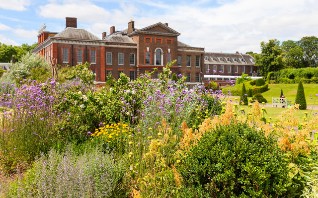 London: Kensington Palace Gardens Tour & High Tea Experience