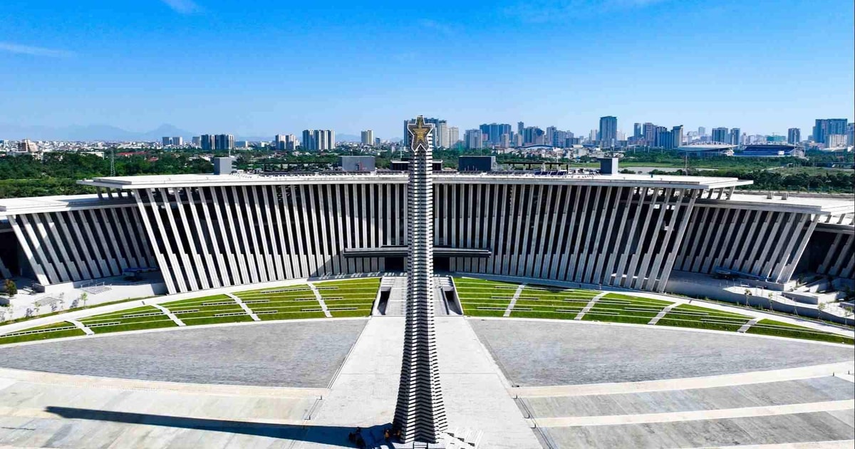 Hanoi: Vietnam Military History Museum & Landmarks Tour