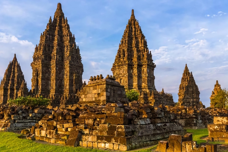 Yogyakarta: Visita al templo de Prambanan por la tarde y cena