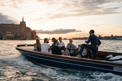 Venedigs Kanäle und versteckte Juwelen mit dem Boot