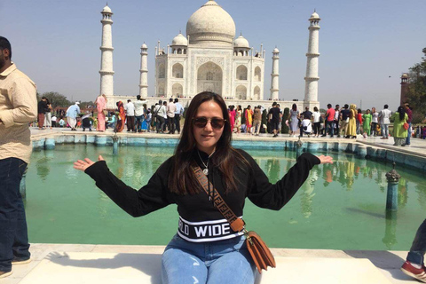 From Delhi: Shared Taj Mahal Guided Tour by Train