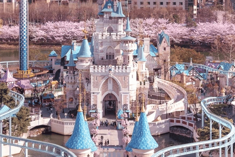 Seoul: Lotte World 1 Day Pass & Magic Pass 3