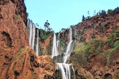 Von Marrakech aus: Geführte Wanderung und Bootsfahrt zu den Ouzoud-Wasserfällen