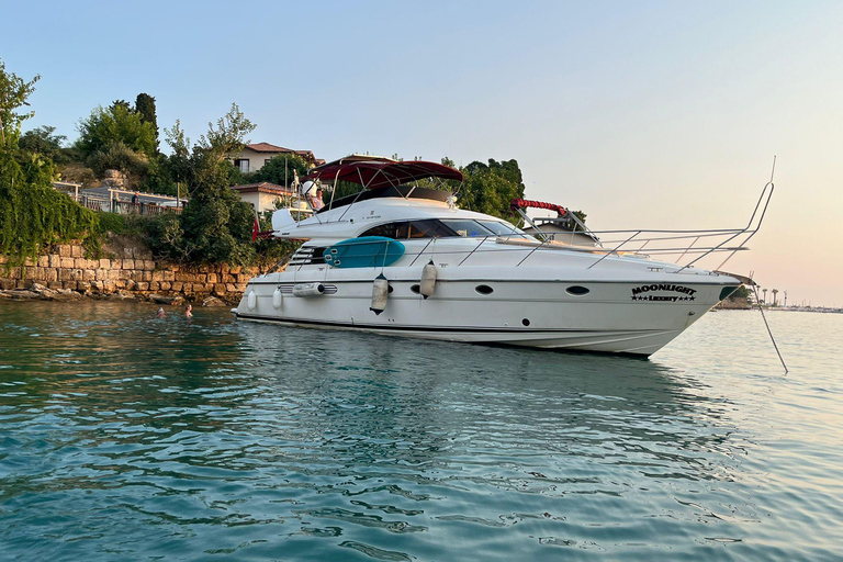 Side: Private Yacht & Sea Boat Cruise with Lunch The private yacht shown in the third picture