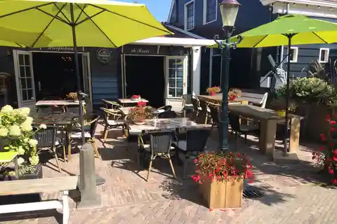 Zaandijk: Dutch Traditional 2 course Lunch including drink