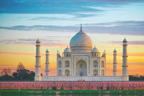从德里出发：泰姬陵和阿格拉堡私人汽车导览游