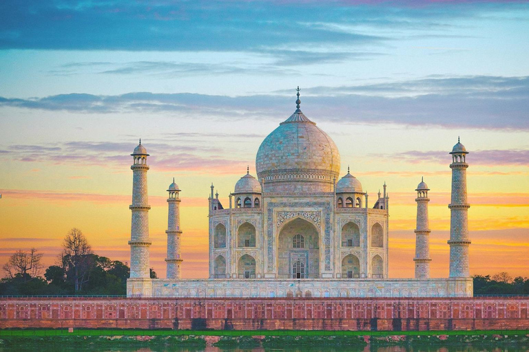 从德里出发：泰姬陵和阿格拉堡私人汽车导览游