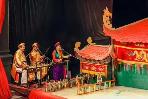 Ho Chi Minh: Authentic Vietnamese Dinner & Water Puppet Show