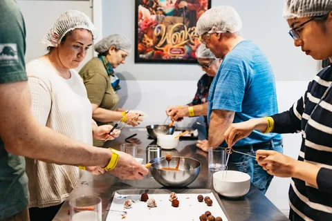 Bruxelles: Laboratorio di creazione di cioccolatini con degustazioni