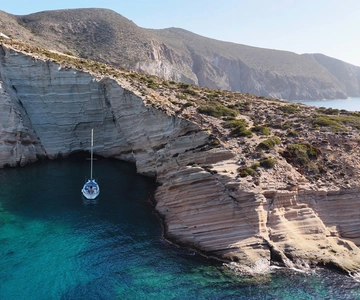Paros Antiparos: Full-Day Boat Tour with Lunch & Drinks