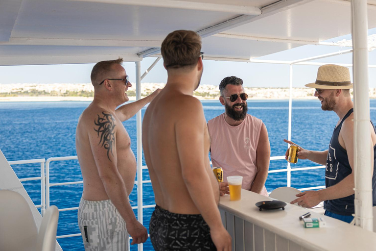 Rhodes : Croisière au coucher du soleil avec musique live, vin et buffet grec