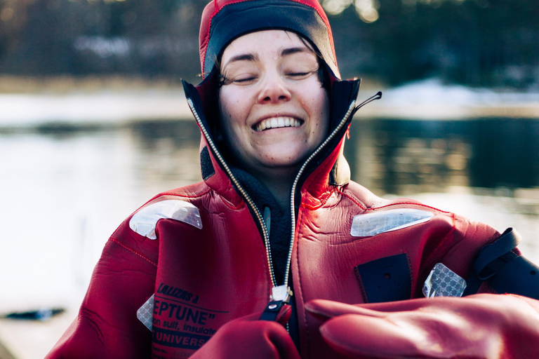 Stockholm: Vandring, utomhusmatlagning och kallvattenflytningPickup from Stockholm - drop-off Vaxholm