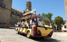 Baeza: Electric Bus Sightseeing Tour with Guide