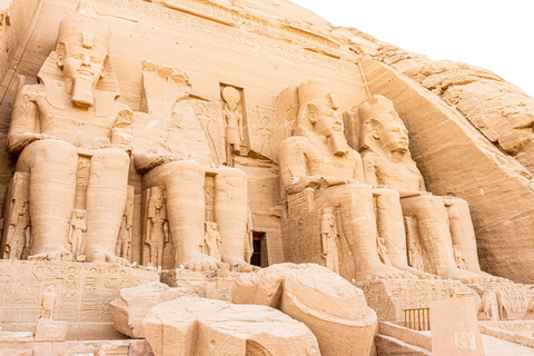 Aswan: Tour particular ao Templo de Abu Simbel em voo