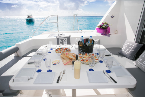 St Maarten: Luxury Catamaran Full-Day Group Charter Clothing- Optional/Nude Luxury Catamaran Full-Day Charter