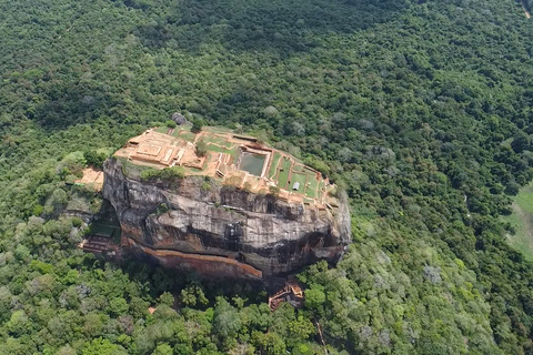 Tour privato di Sigiriya Dambulla Minneriya Safari di un giorno interoServizio di prelievo in hotel a Kandy o Matale