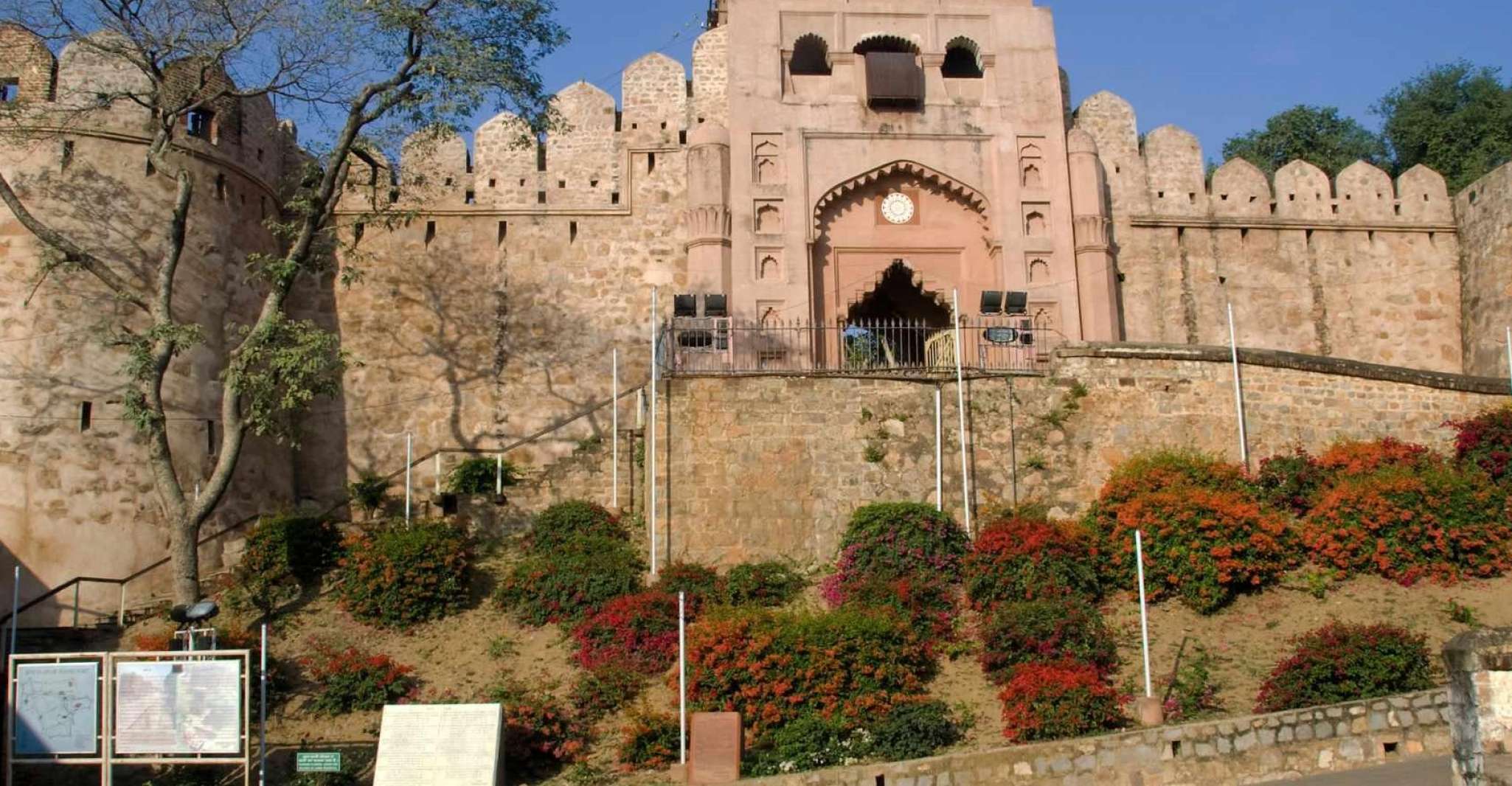 Touristic Highlights of Orchha & Jhansi(Guided Fullday Tour) - Housity