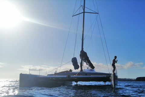 Sailing tour to Papagayo beach.