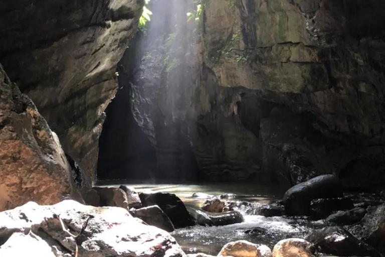 Bayano Caves Tour with Boat Ride and Kayaking