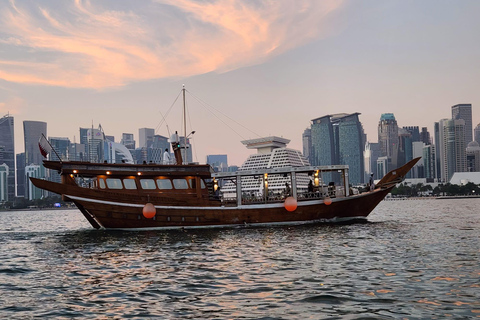 Doha: Crucero nocturno en dhow con Box Park, Corniche y Pearl