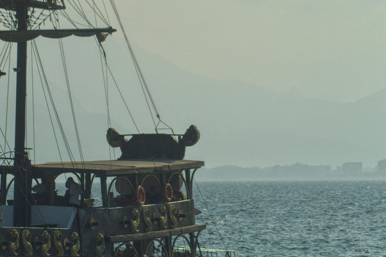 Batumi: Sunset Cruise with a Glass of Wine