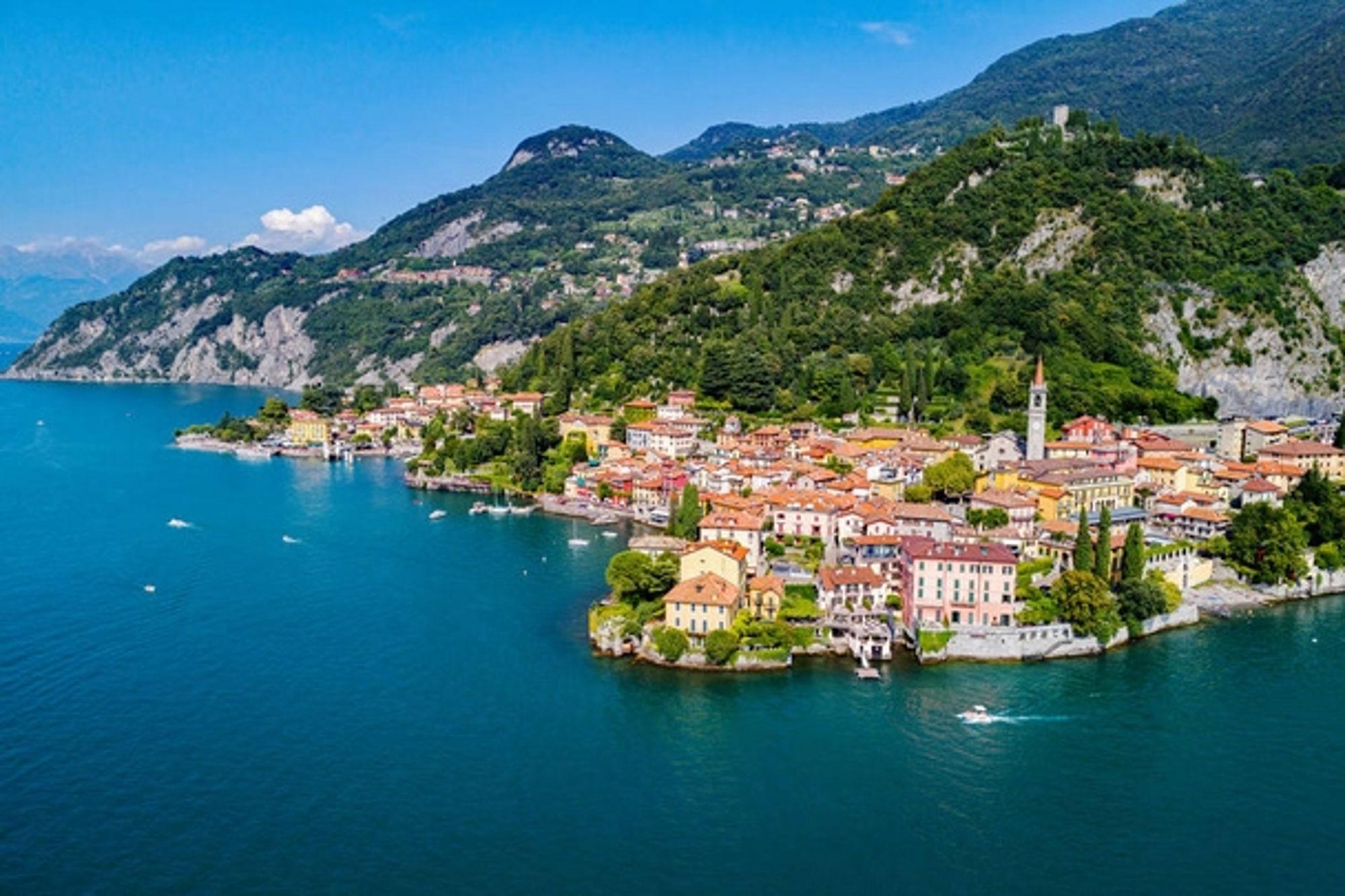 Comer See: Varenna & Bellagio mit Boot & Fähre