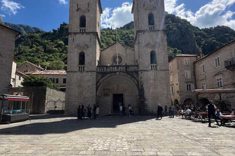 Z Tirany do Czarnogóry: Kotor i Budva, jednodniowa wycieczka