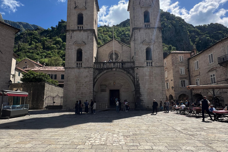 Z Tirany do Czarnogóry: Kotor i Budva, jednodniowa wycieczka