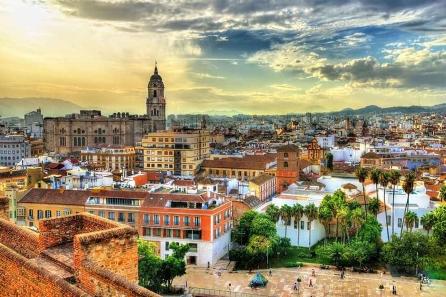 Malaga: Walking Tour of Must-See Attractions - Small-Group Tour