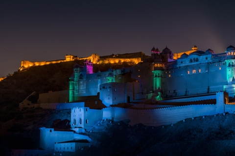 Jaipur: Pokaz światła i dźwięku z kolacją w Bursztynowym ForciePokaz światła i dźwięku z prywatnym samochodem, kierowcą i przewodnikiem