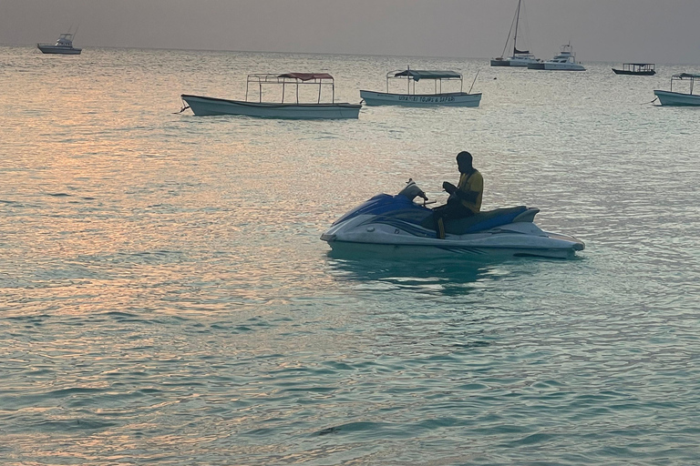 Zanzibar water sports happy hour: jet ski -soufa-kaiak